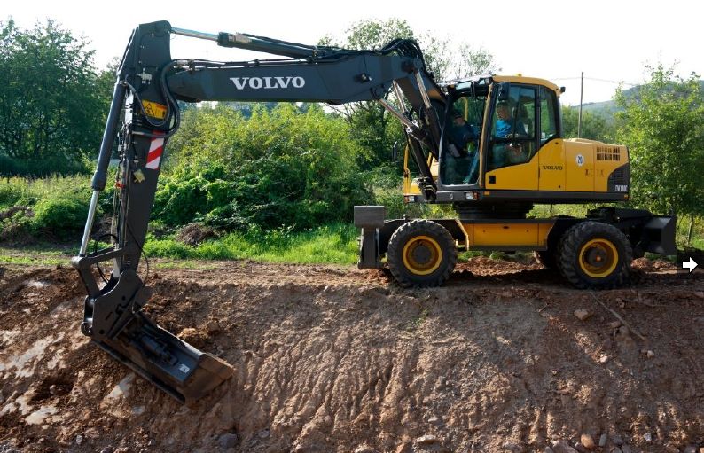 夏練三伏，挖掘機(jī)如何防止中暑？