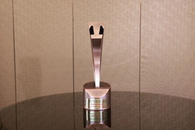 2025工程機(jī)械年度產(chǎn)品TOP50揭曉！沃爾沃建筑設(shè)備連續(xù)3年蟬聯(lián)新能源產(chǎn)品創(chuàng)新金獎(jiǎng)